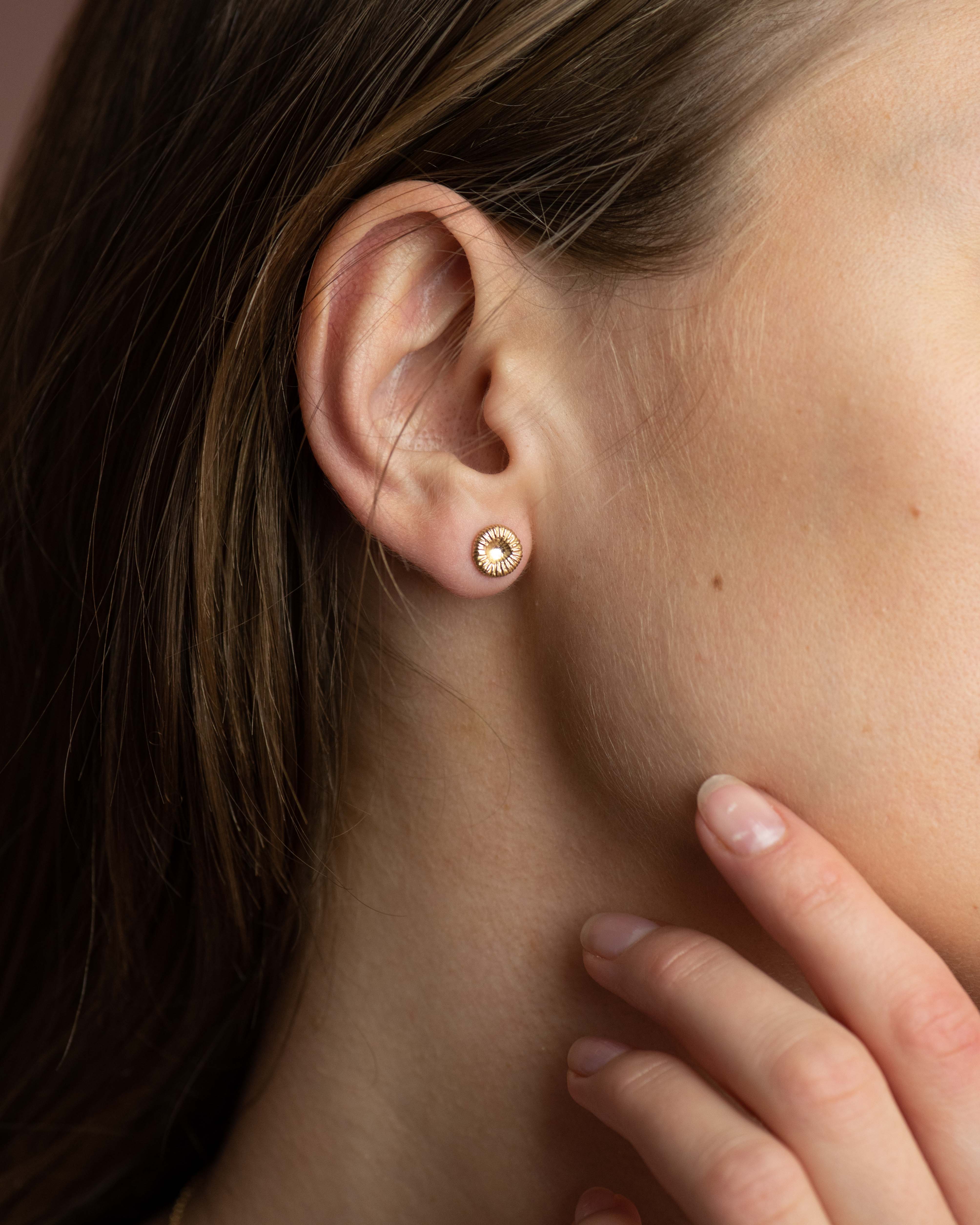 Knappkorall - Örhänge medium