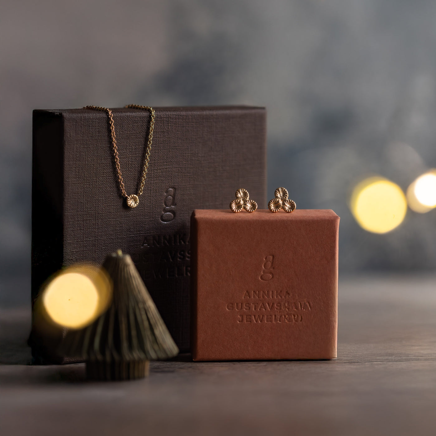 Julkit - Knappkorall örhängen Brissund + Knappkorall halsband liten Korall - 18K guld