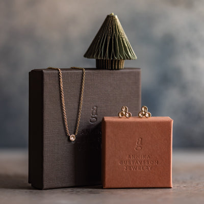 Julkit - Knappkorall örhängen Brissund + Knappkorall halsband liten Korall - 18K guld