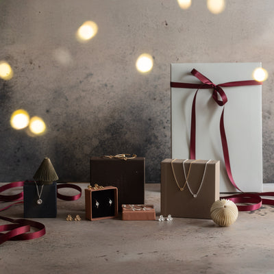 Julkit - Knappkorall örhängen Brissund + Knappkorall halsband liten Korall - 18K guld