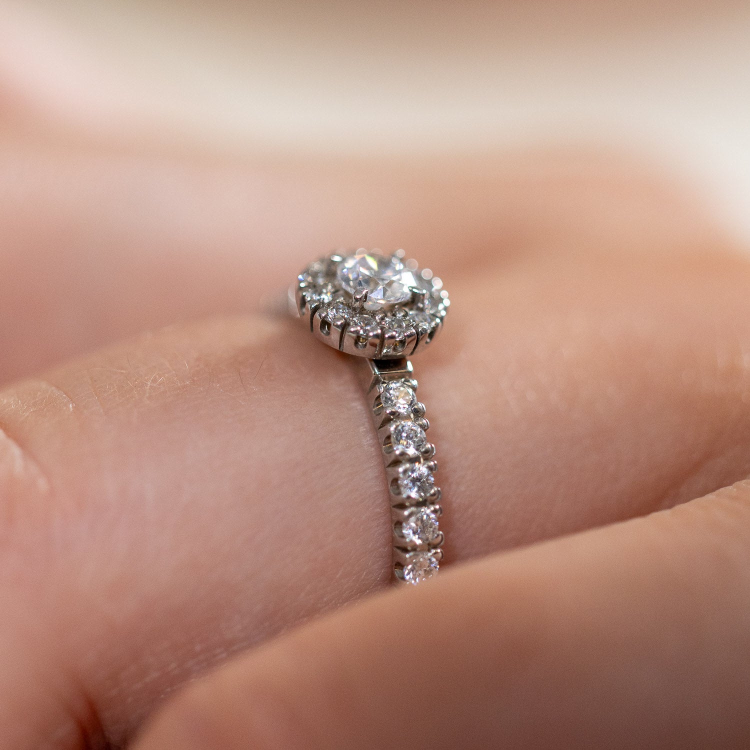 Själsö ring (med diamanter på skena)