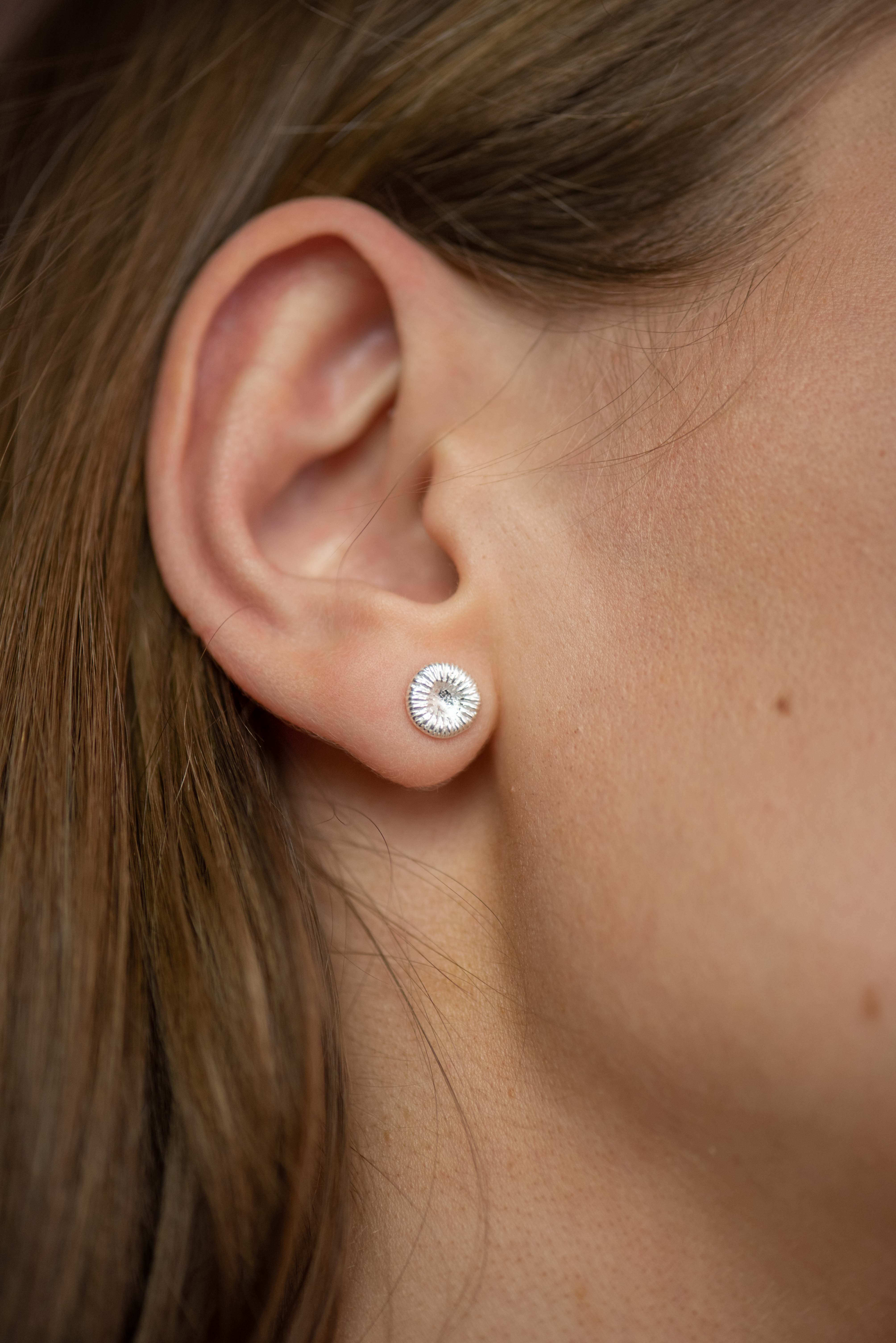 Knappkorall - Örhänge medium