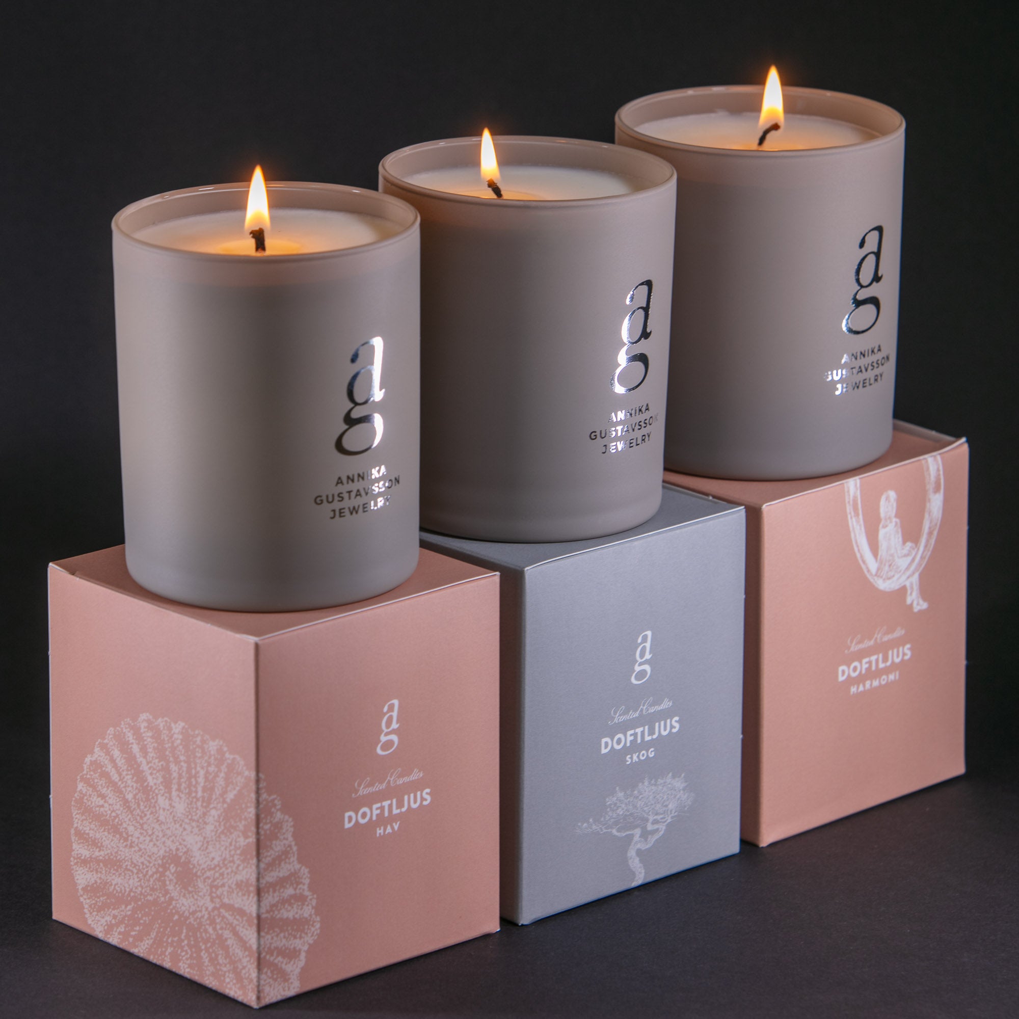Tre doftljus Egentid på dekorativa förpackningar