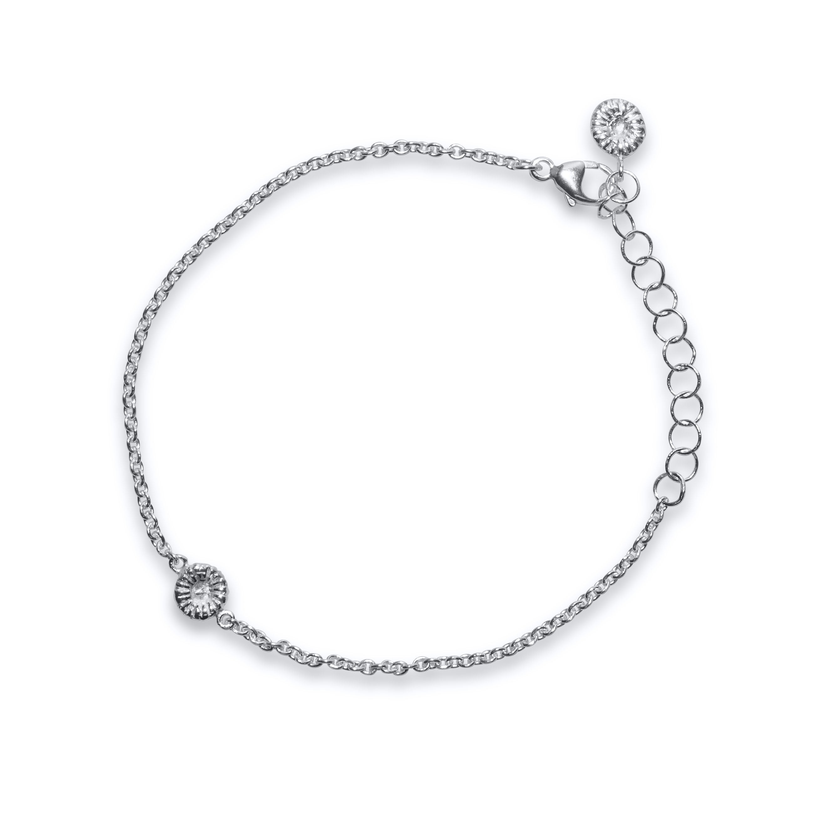 Knappkorall armband i silver, liggande