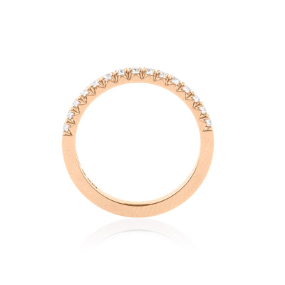 Grynge – Elegant ring i 18k guld med fishtailfattade ädelstenar