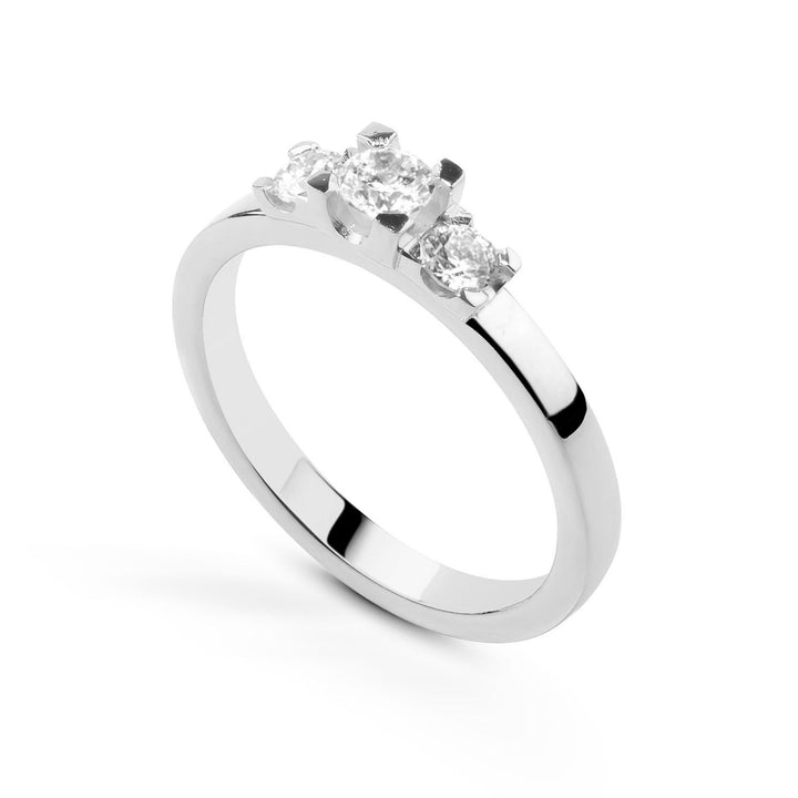Lau ring i guld med diamanter, storlek 1 x 0,21ct + 2 x 0,11ct