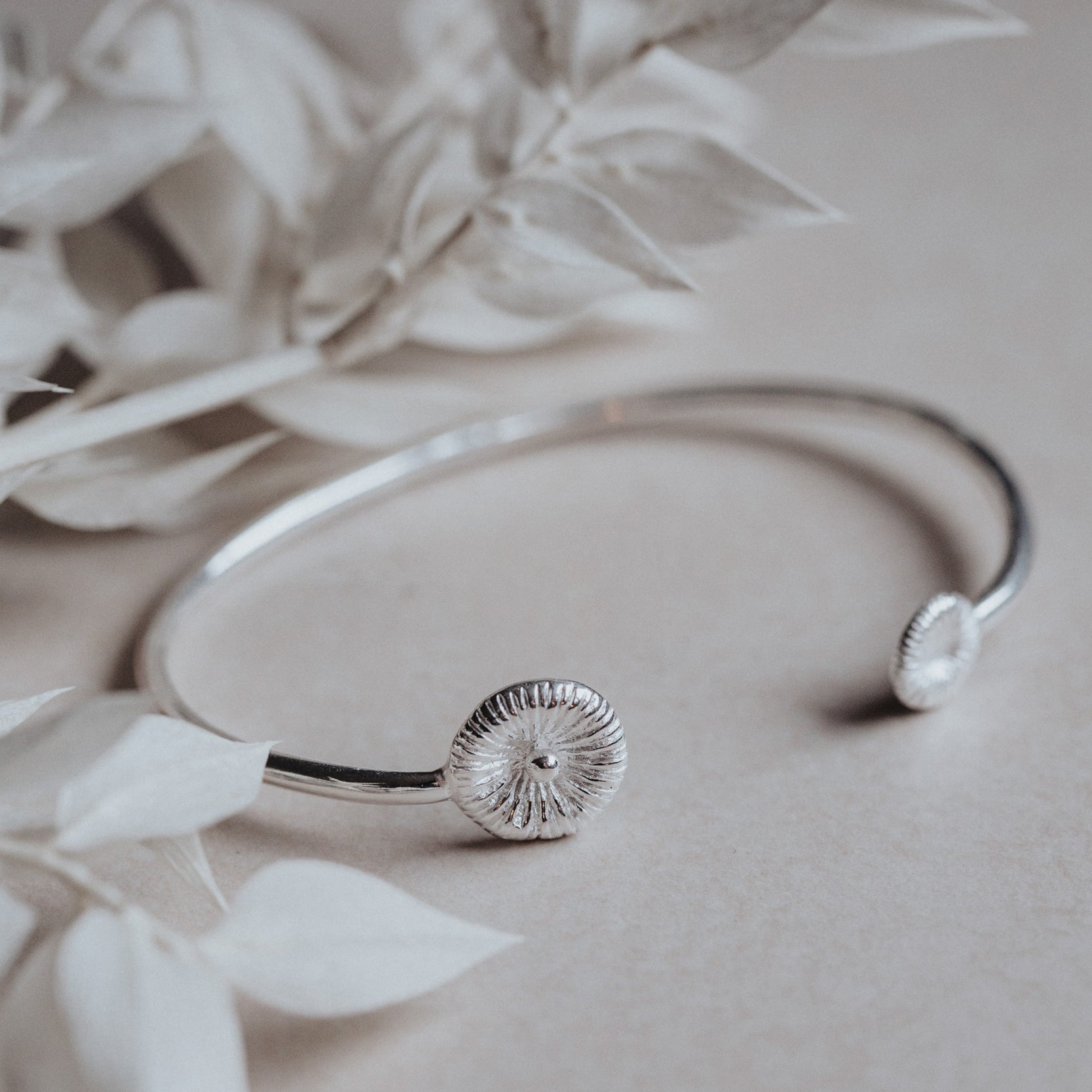 Knappkorall - Stelt armband