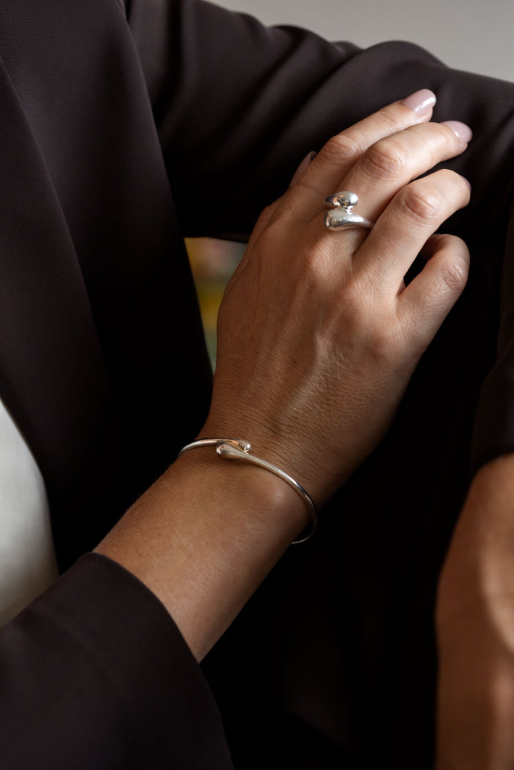 Got Your Back stelt armband liten i silver, närbild
