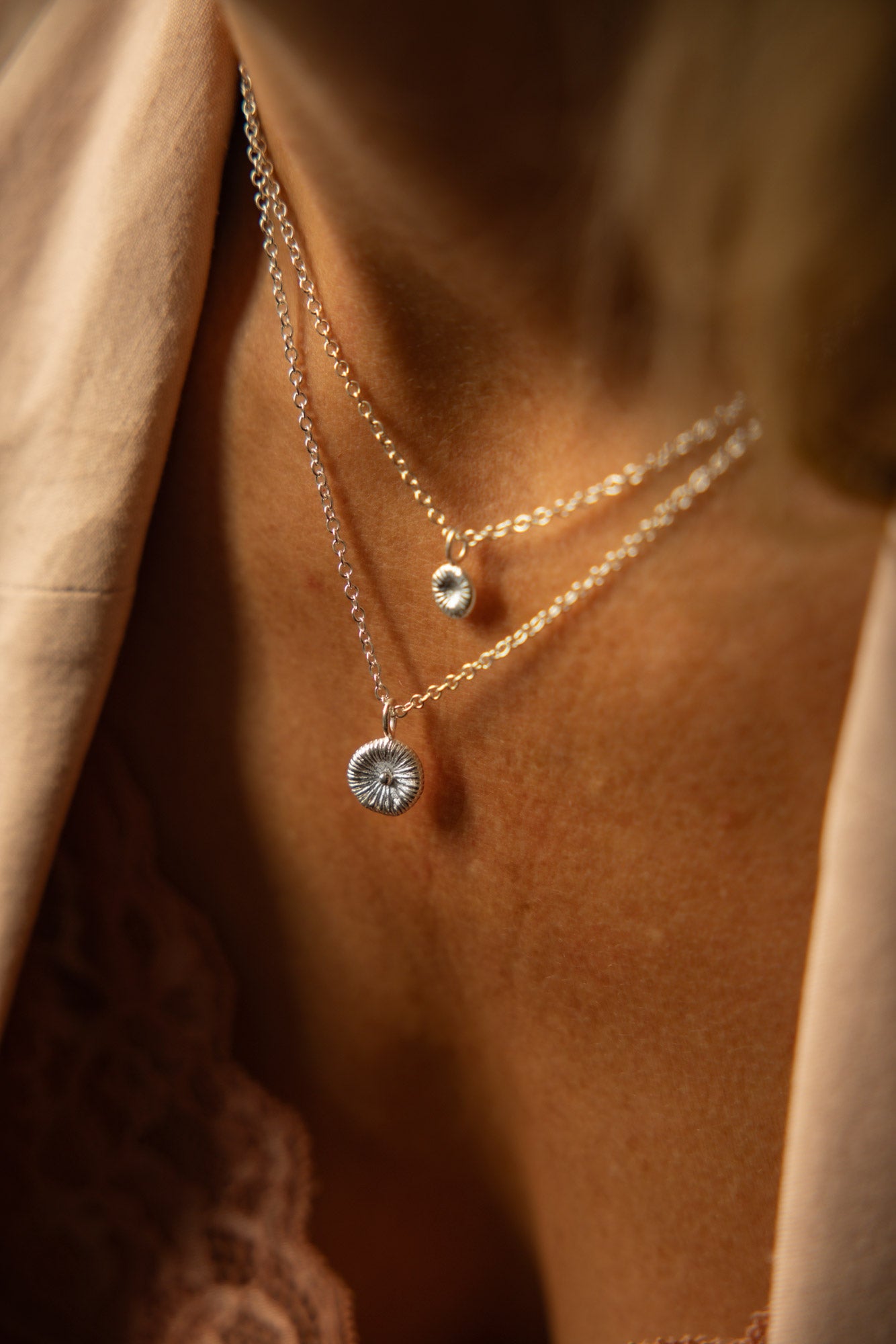 Knappkorall berlockhalsband - Large