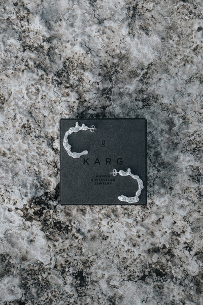 KARG - Örhänge "Hällmark" i silver