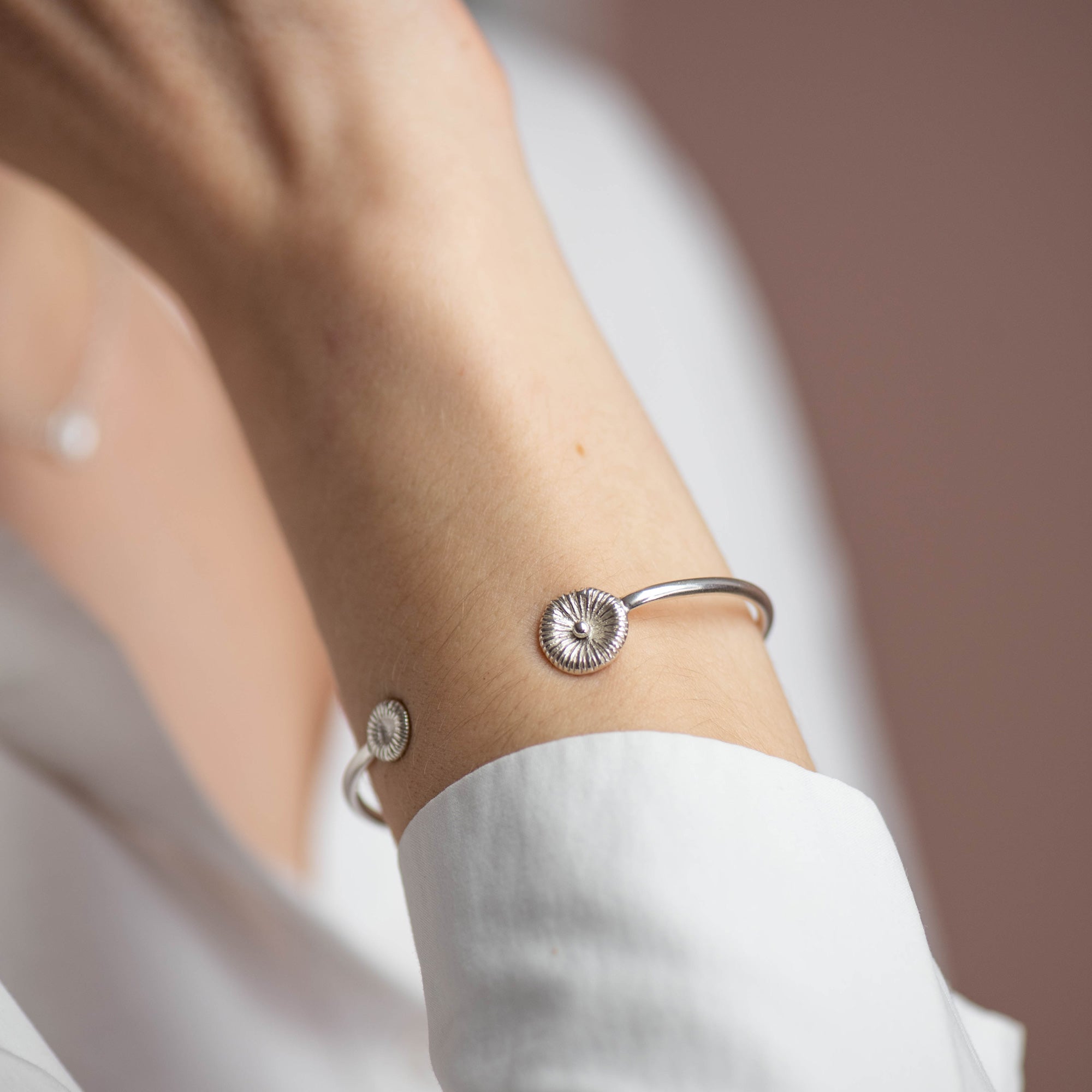Knappkorall - Stelt armband